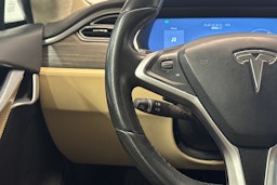 punainen Tesla Model S 2016 kuva 14.