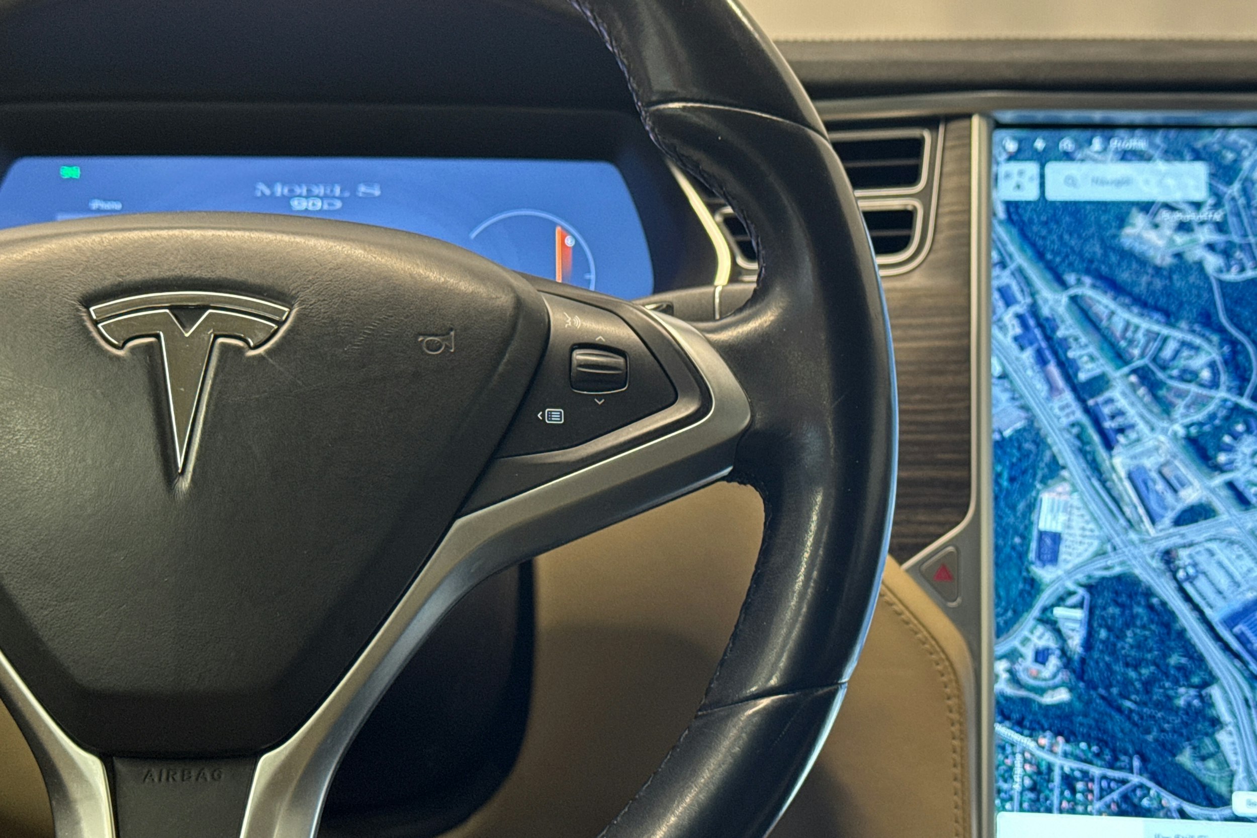 punainen Tesla Model S 2016 kuva 15.