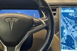 punainen Tesla Model S 2016 kuva 15.