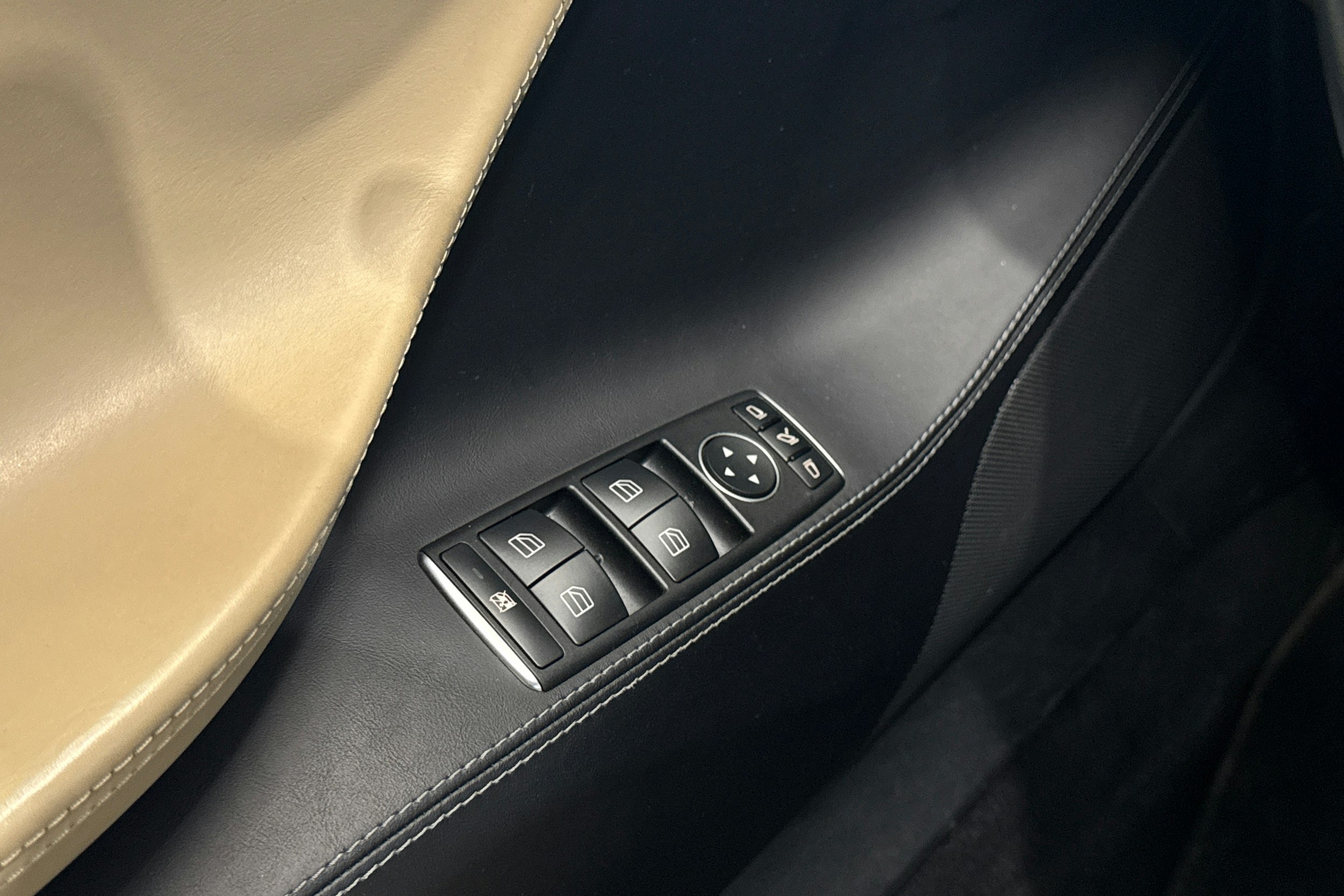 punainen Tesla Model S 2016 kuva 17.