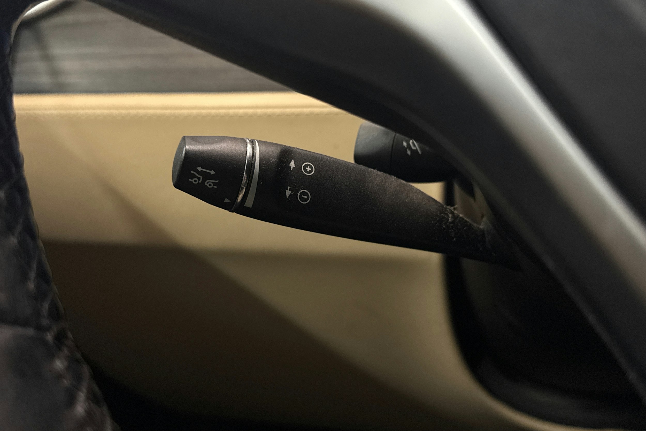 punainen Tesla Model S 2016 kuva 18.