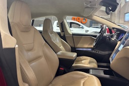 punainen Tesla Model S 2016 kuva 28.