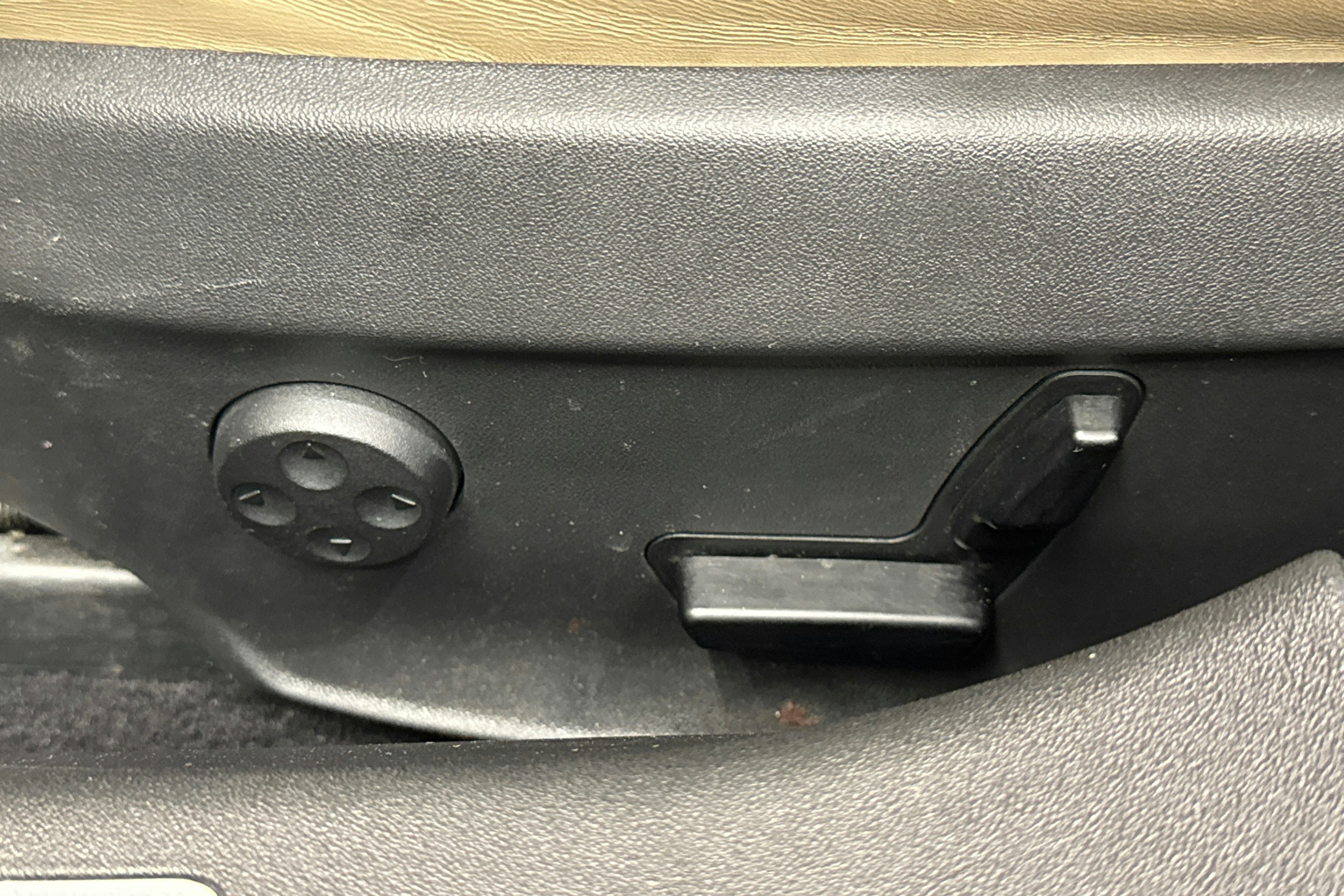 punainen Tesla Model S 2016 kuva 32.