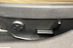 punainen Tesla Model S 2016 kuva 32.