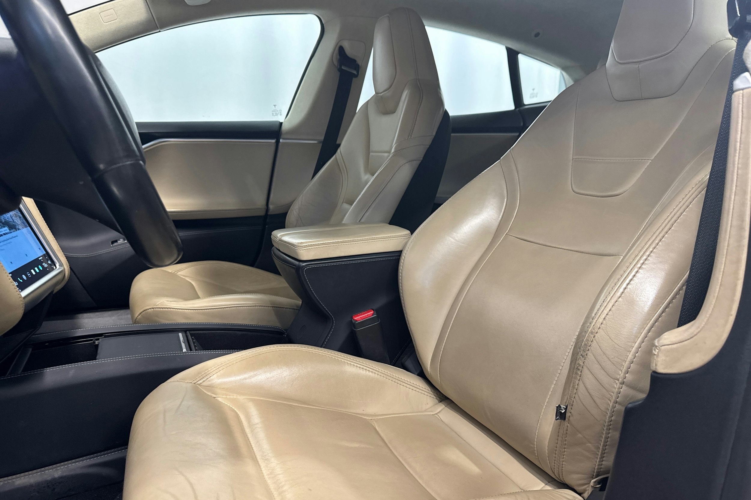 punainen Tesla Model S 2016 kuva 33.