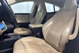 punainen Tesla Model S 2016 kuva 33.