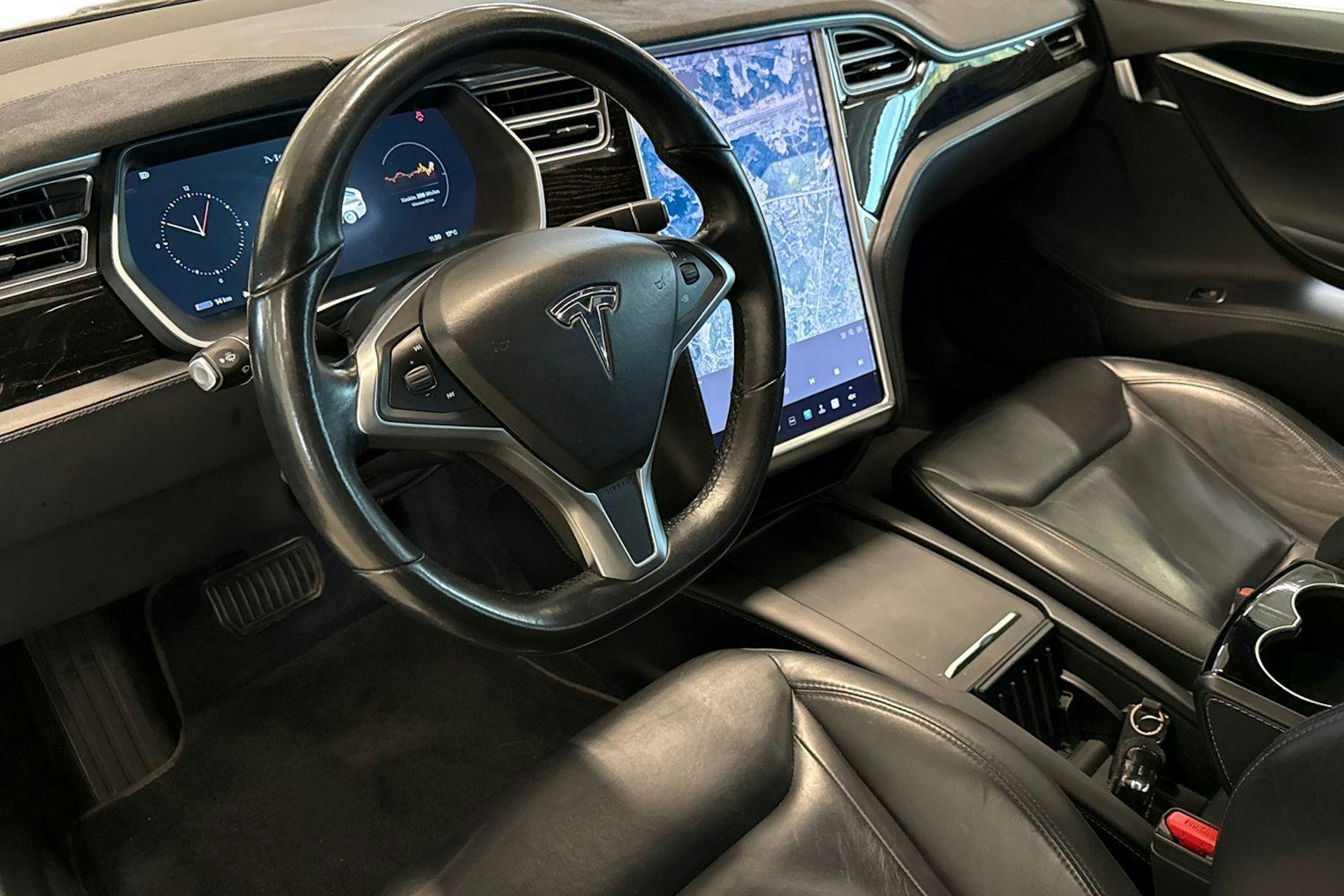 harmaa Tesla Model S 2016 kuva 7.