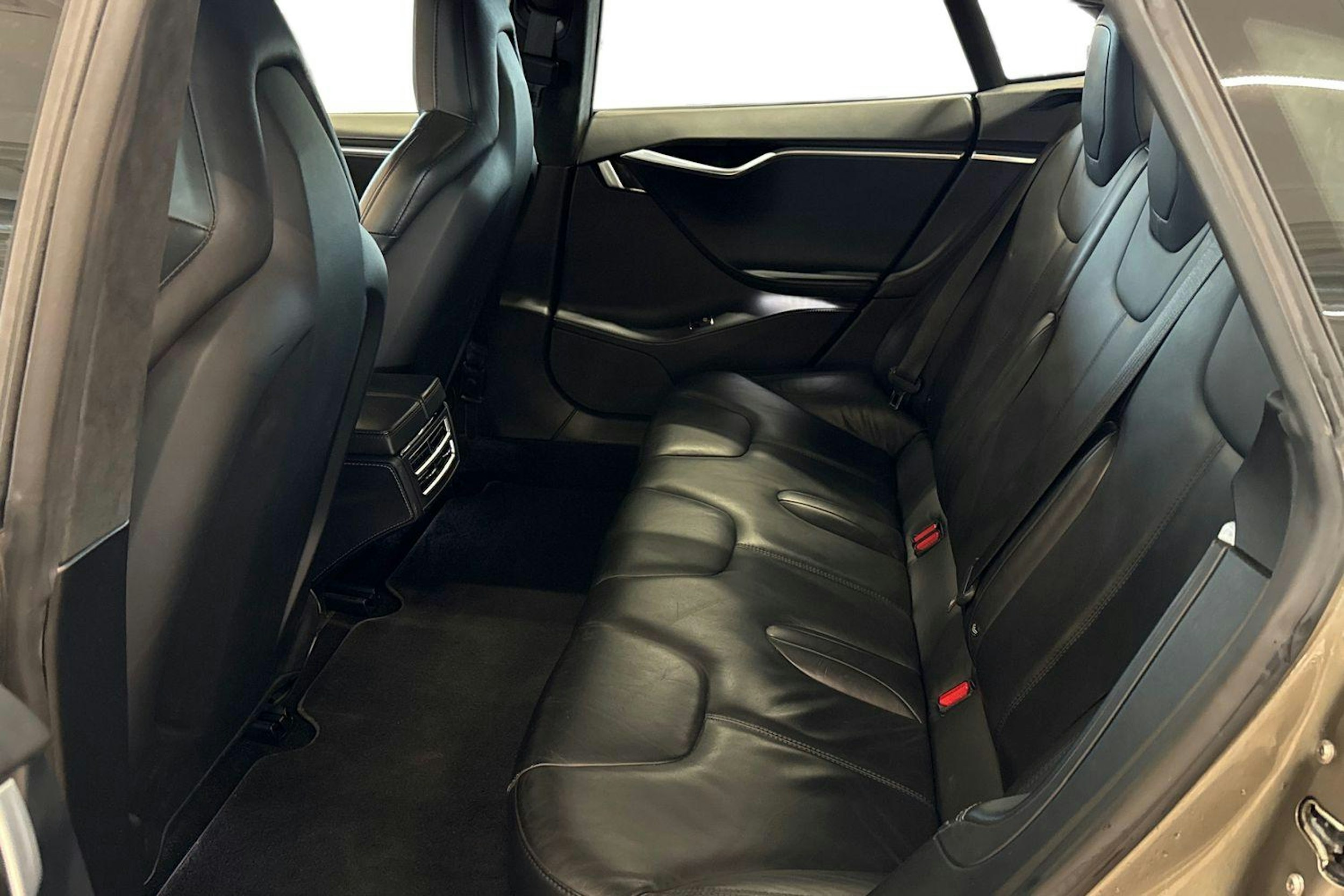 harmaa Tesla Model S 2016 kuva 10.