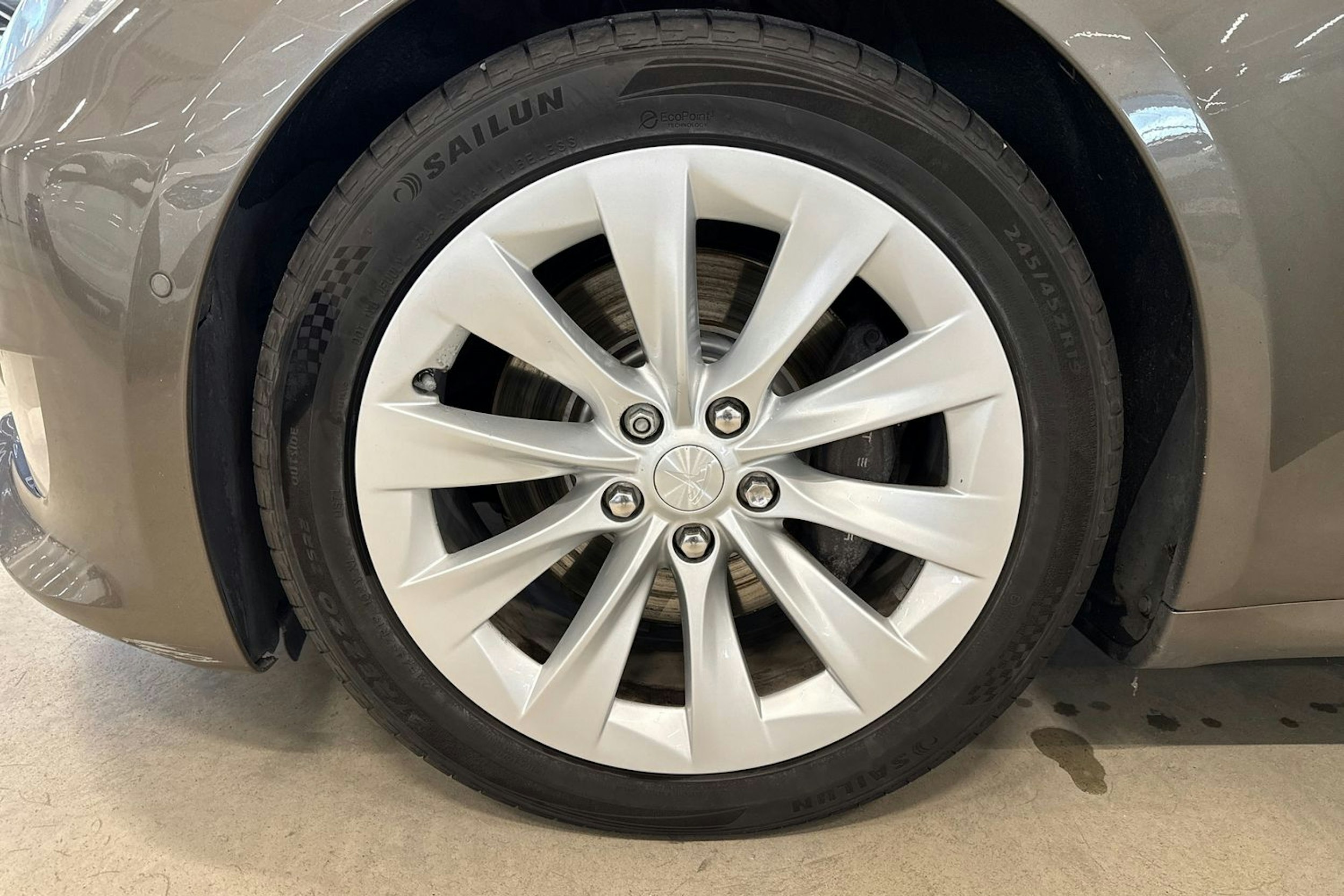 harmaa Tesla Model S 2016 kuva 11.