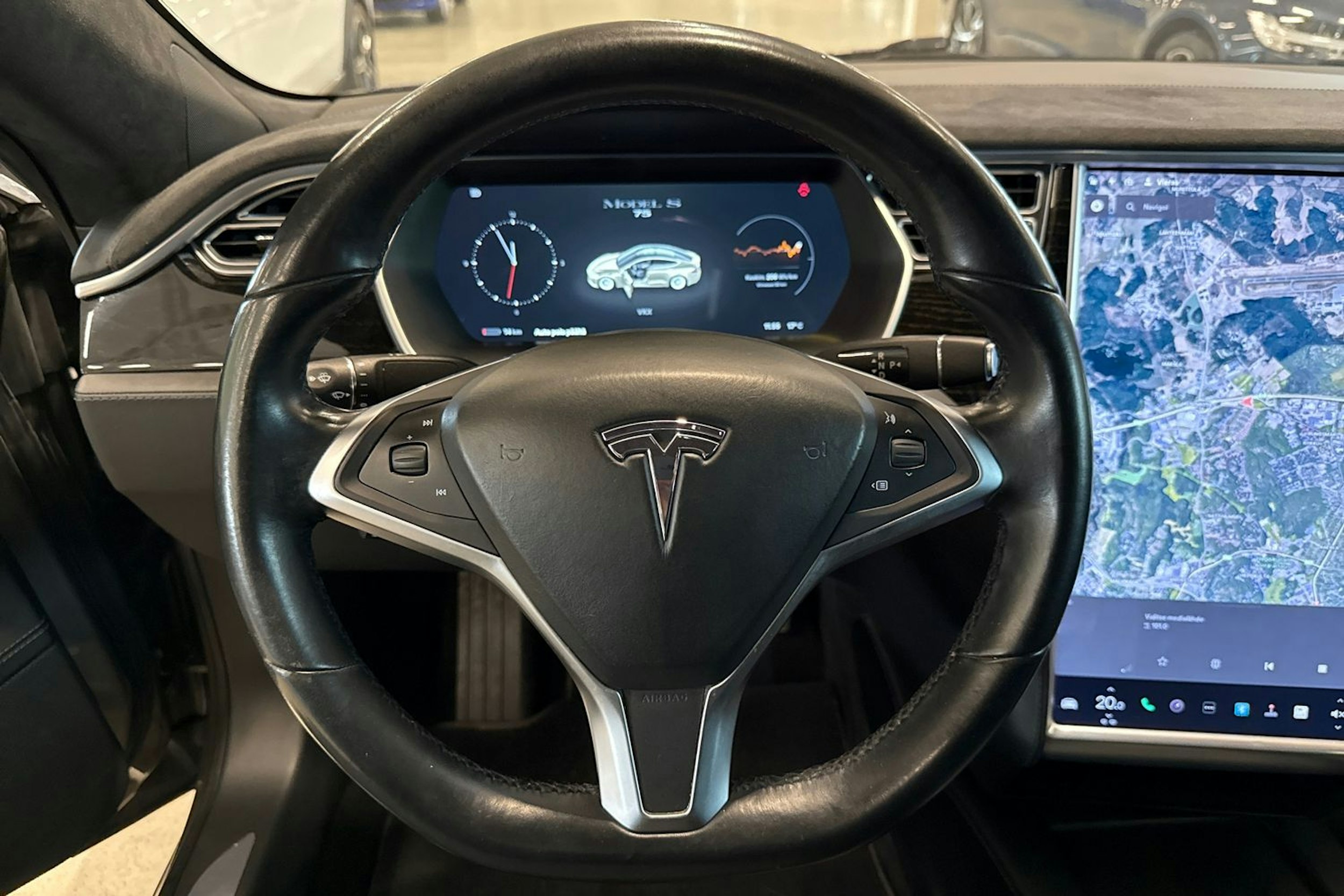 harmaa Tesla Model S 2016 kuva 18.