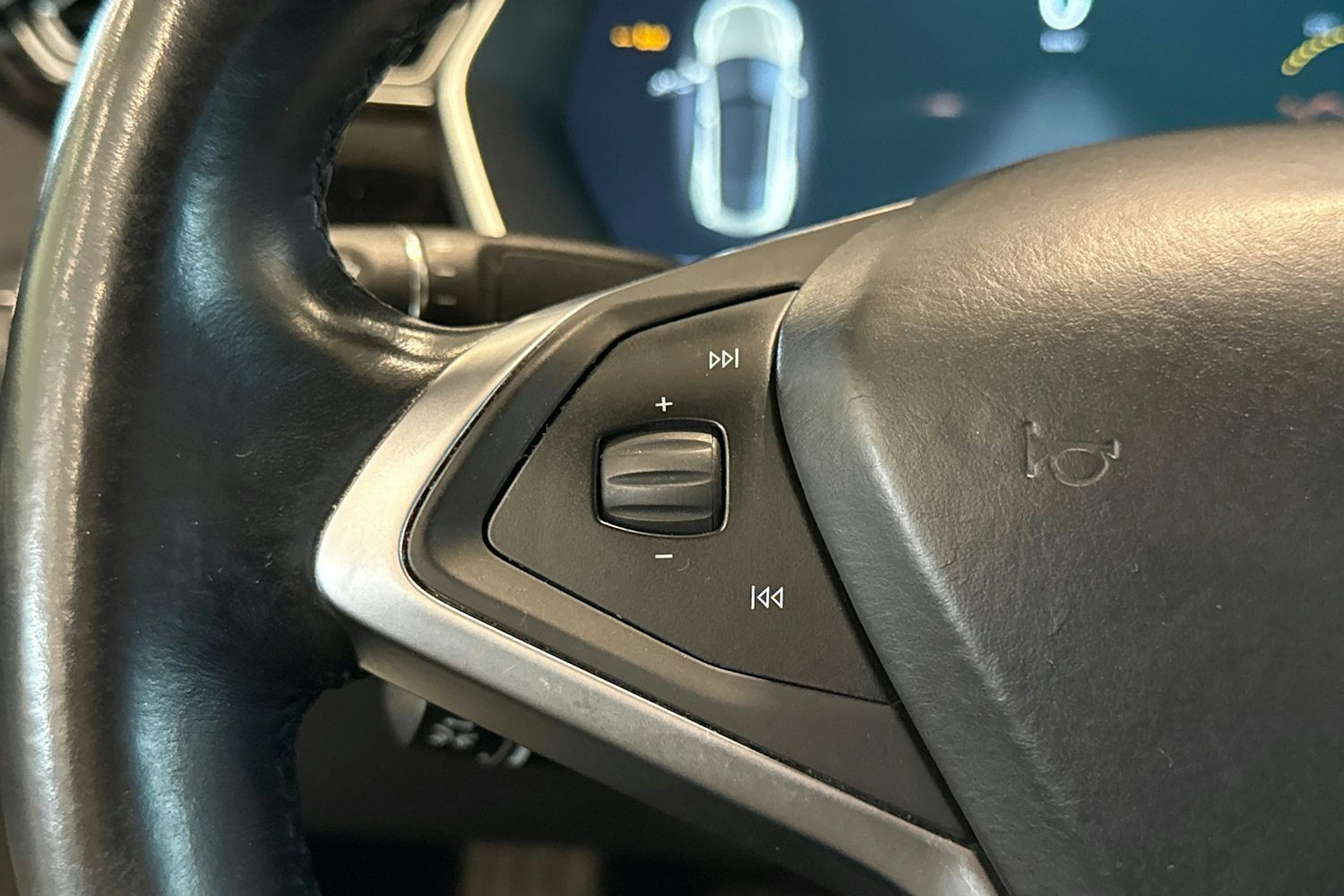 harmaa Tesla Model S 2016 kuva 19.