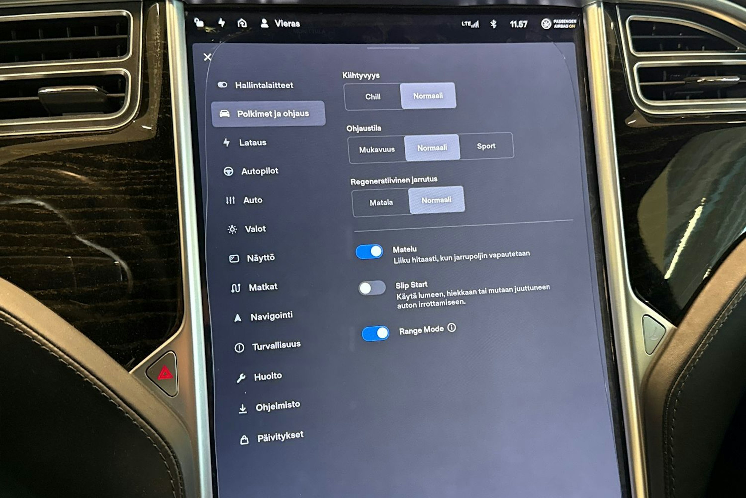 harmaa Tesla Model S 2016 kuva 23.
