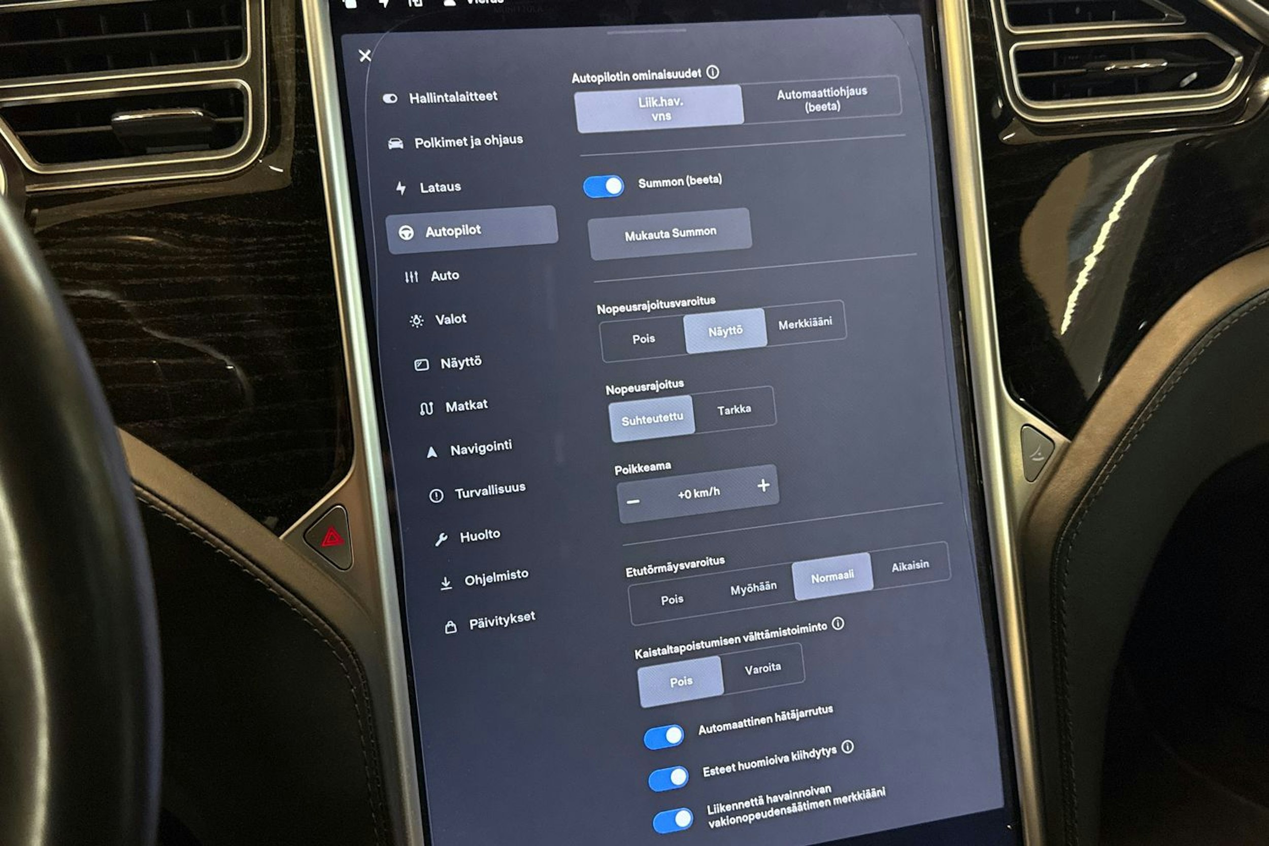 harmaa Tesla Model S 2016 kuva 24.