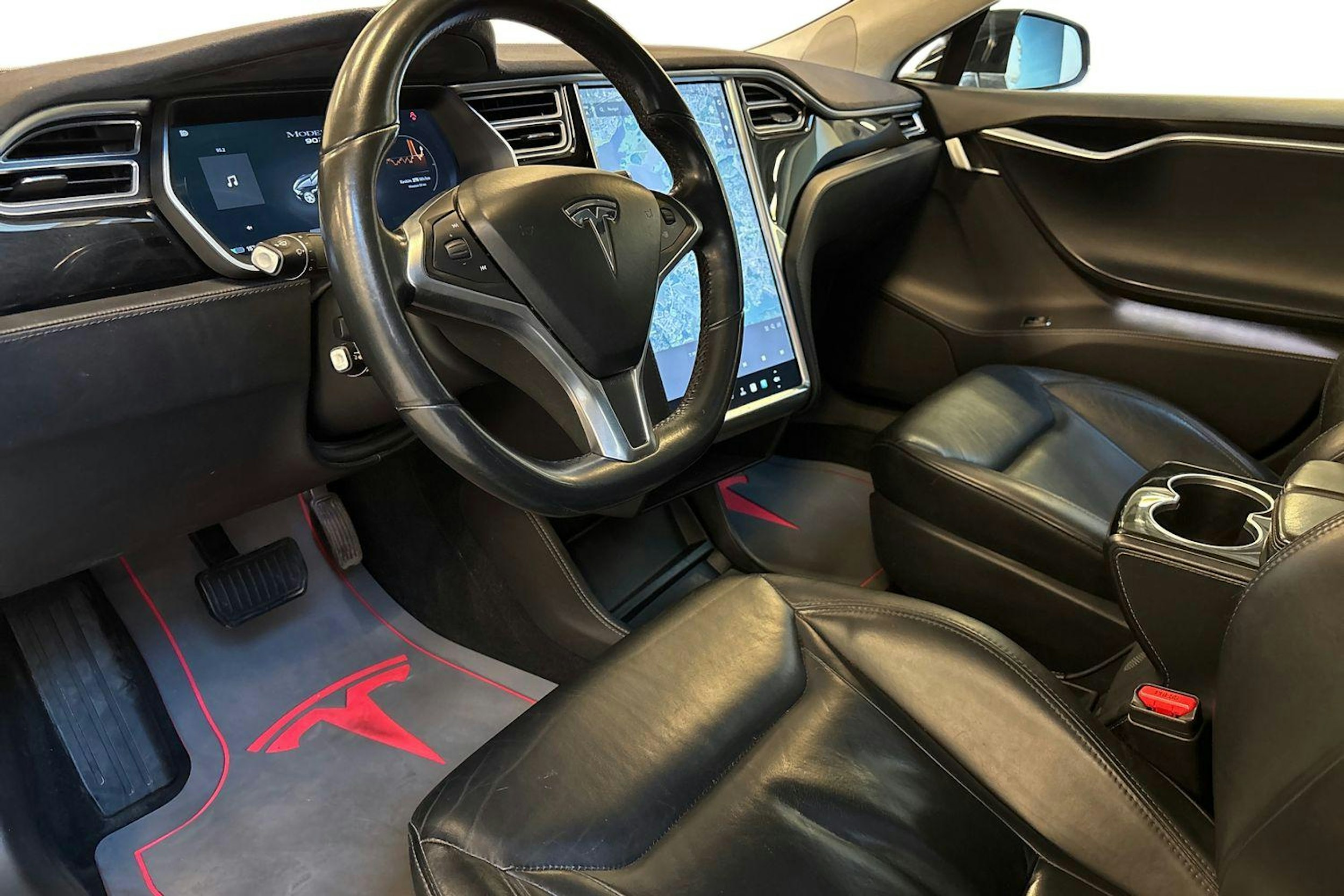 musta Tesla Model S 2016 kuva 7.