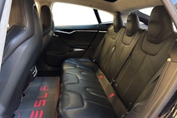 musta Tesla Model S 2016 kuva 10.