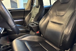 musta Tesla Model S 2016 kuva 14.