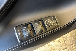 musta Tesla Model S 2016 kuva 17.