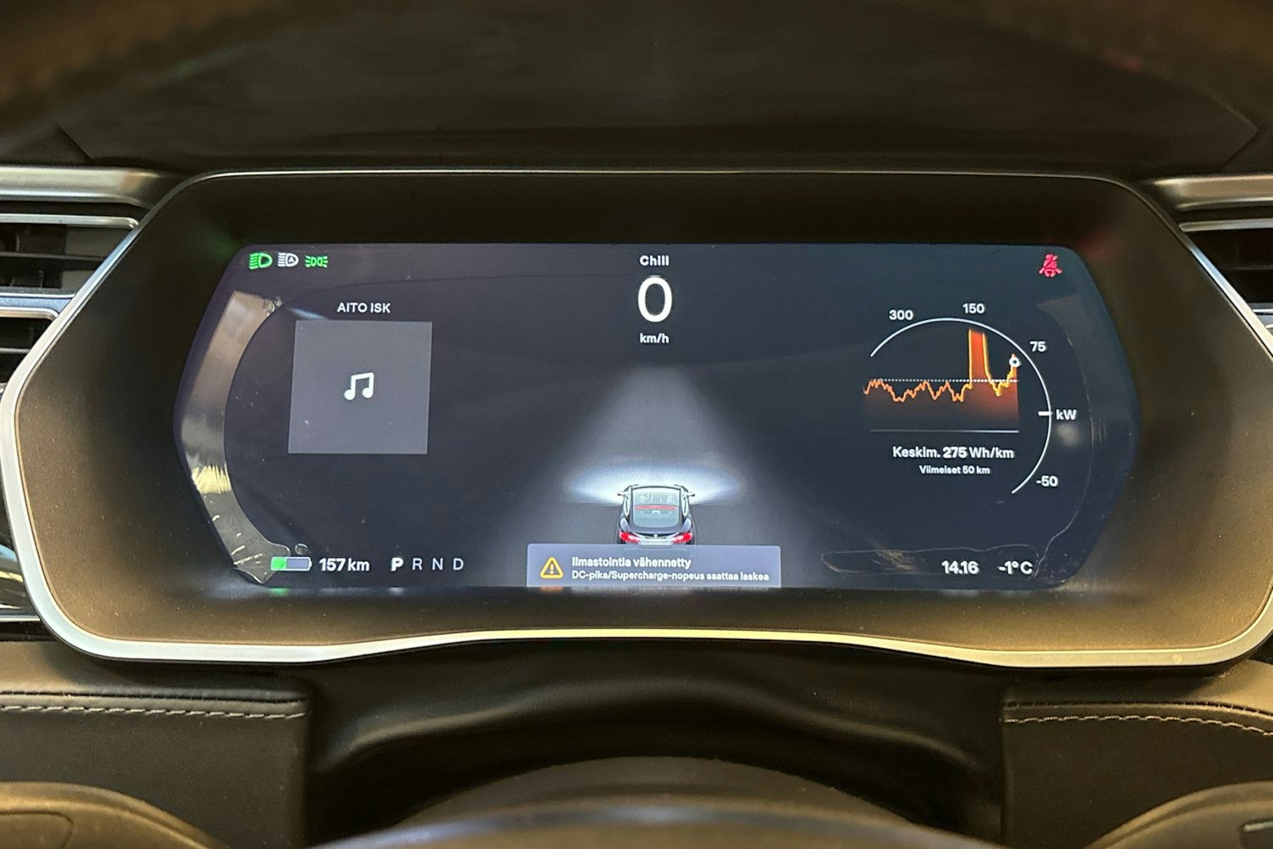 musta Tesla Model S 2016 kuva 18.