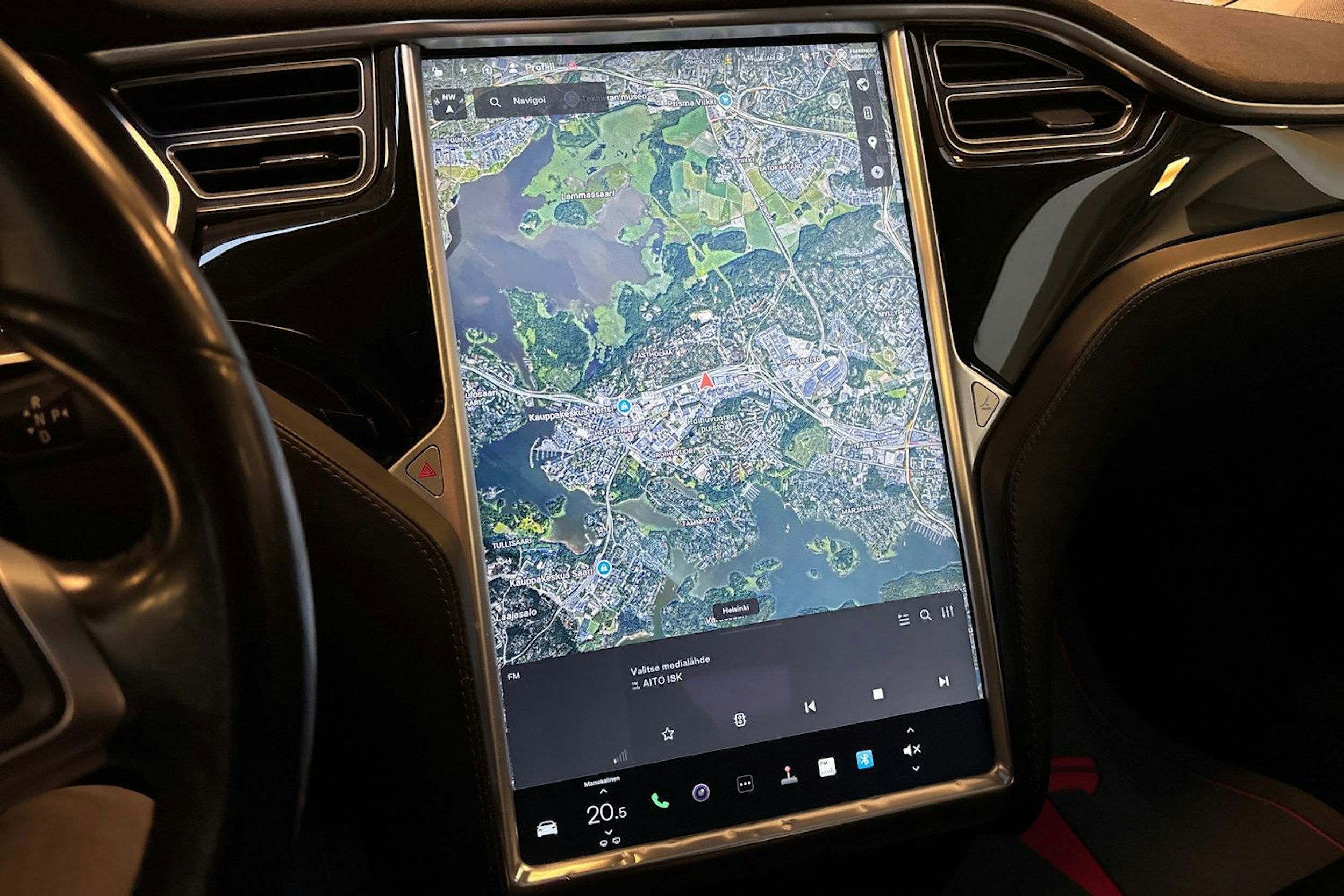 musta Tesla Model S 2016 kuva 20.