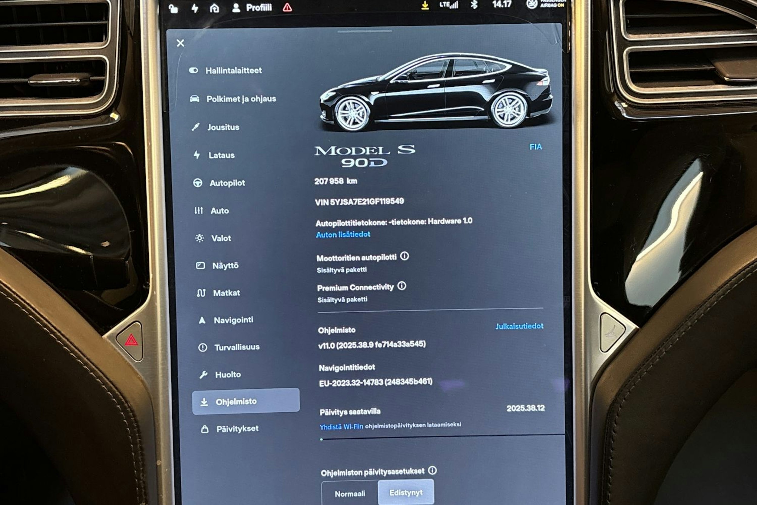 musta Tesla Model S 2016 kuva 21.