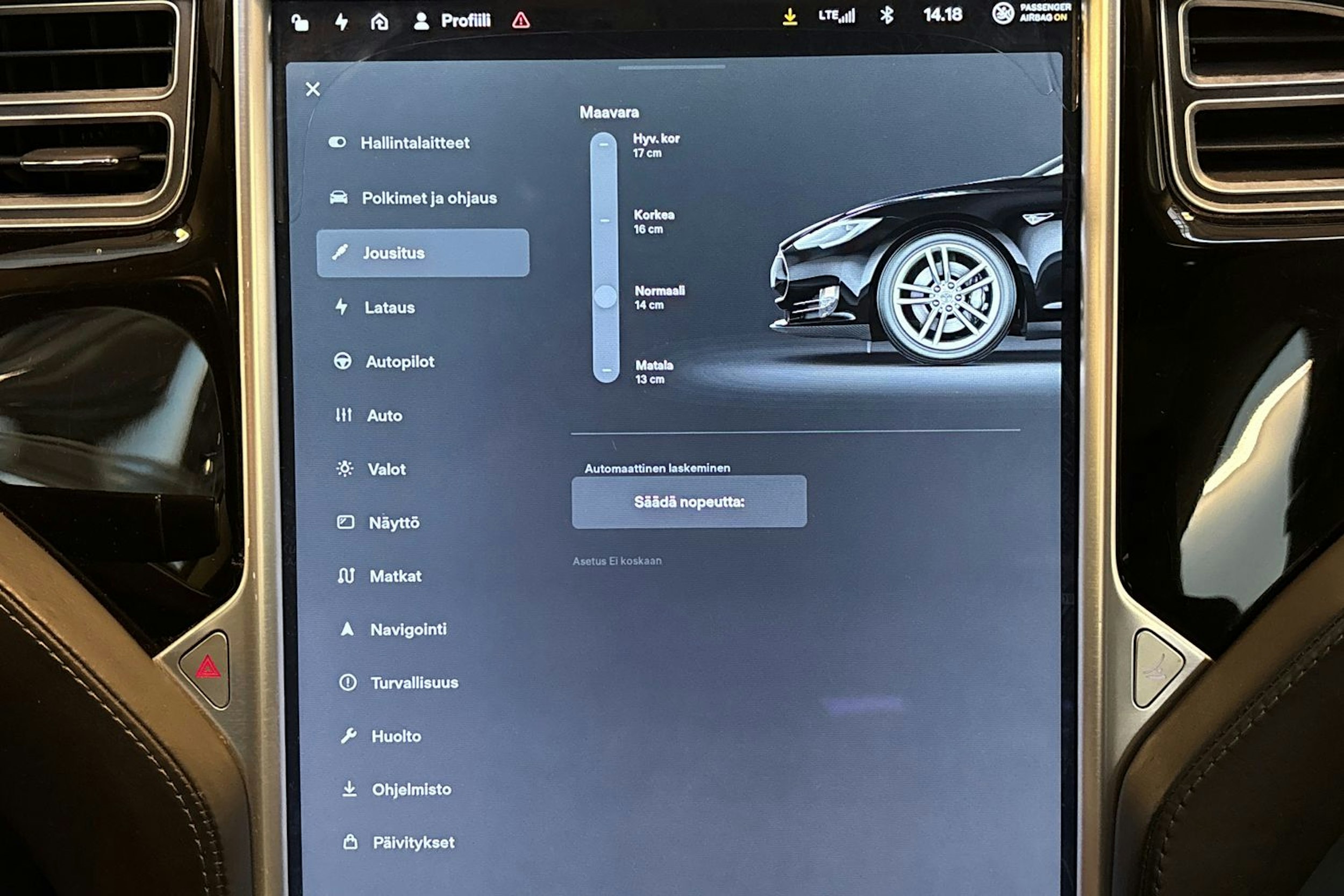 musta Tesla Model S 2016 kuva 22.