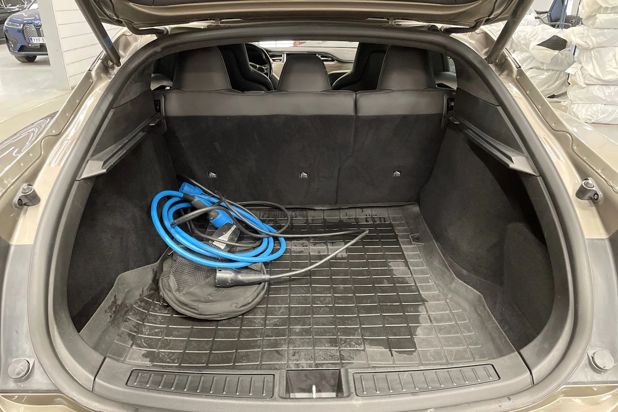 ruskea (beige) Tesla Model S 2016 kuva 11.