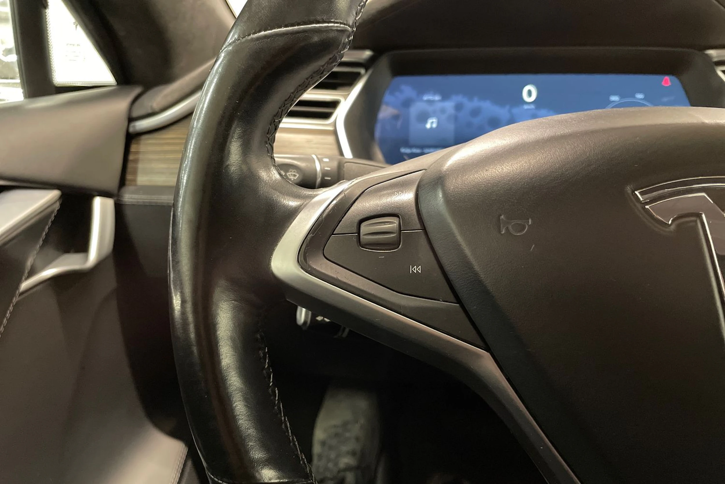 ruskea (beige) Tesla Model S 2016 kuva 18.