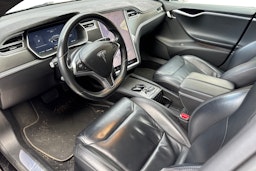 musta Tesla Model S 2017 kuva 3.