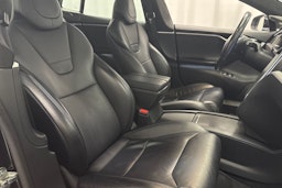 musta Tesla Model S 2017 kuva 14.