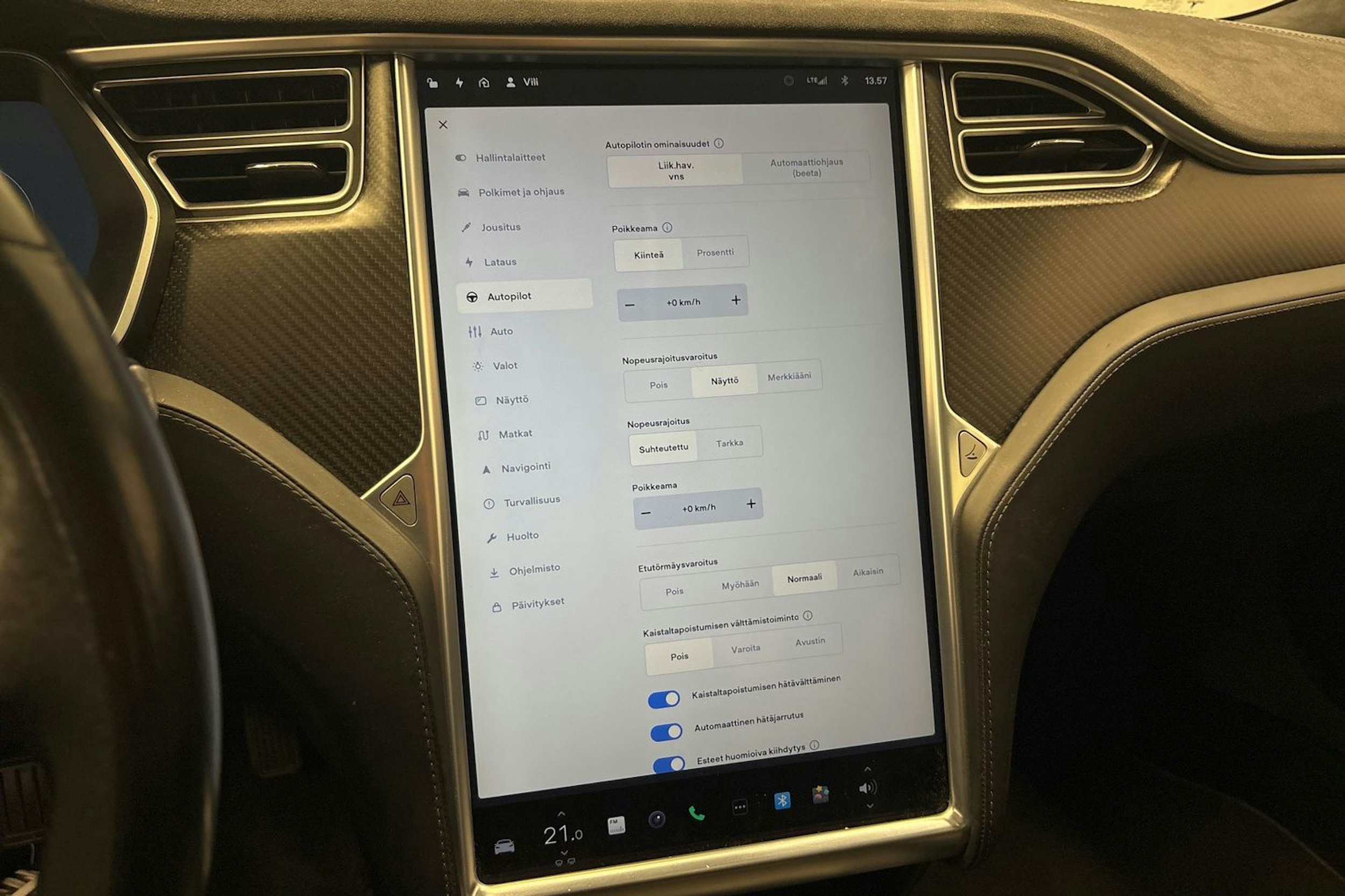 musta Tesla Model S 2017 kuva 25.