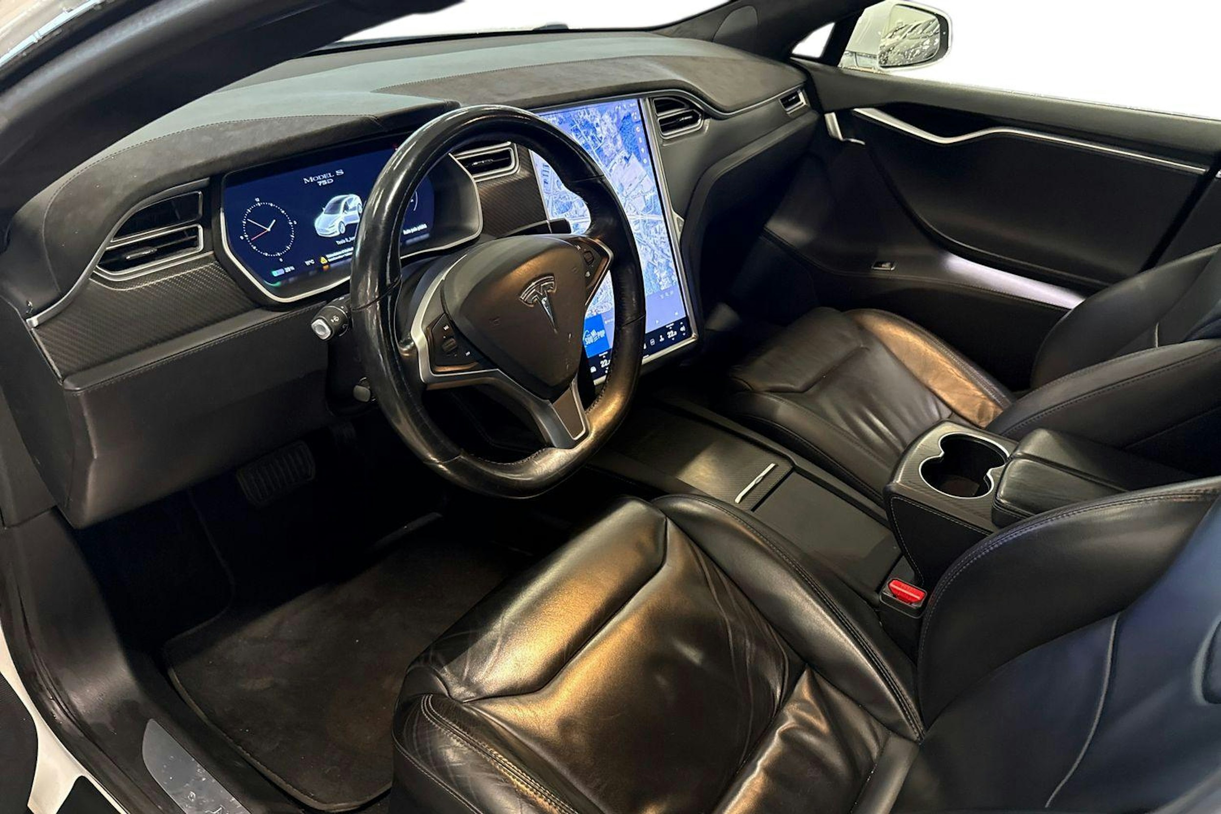 valkoinen Tesla Model S 2017 kuva 3.