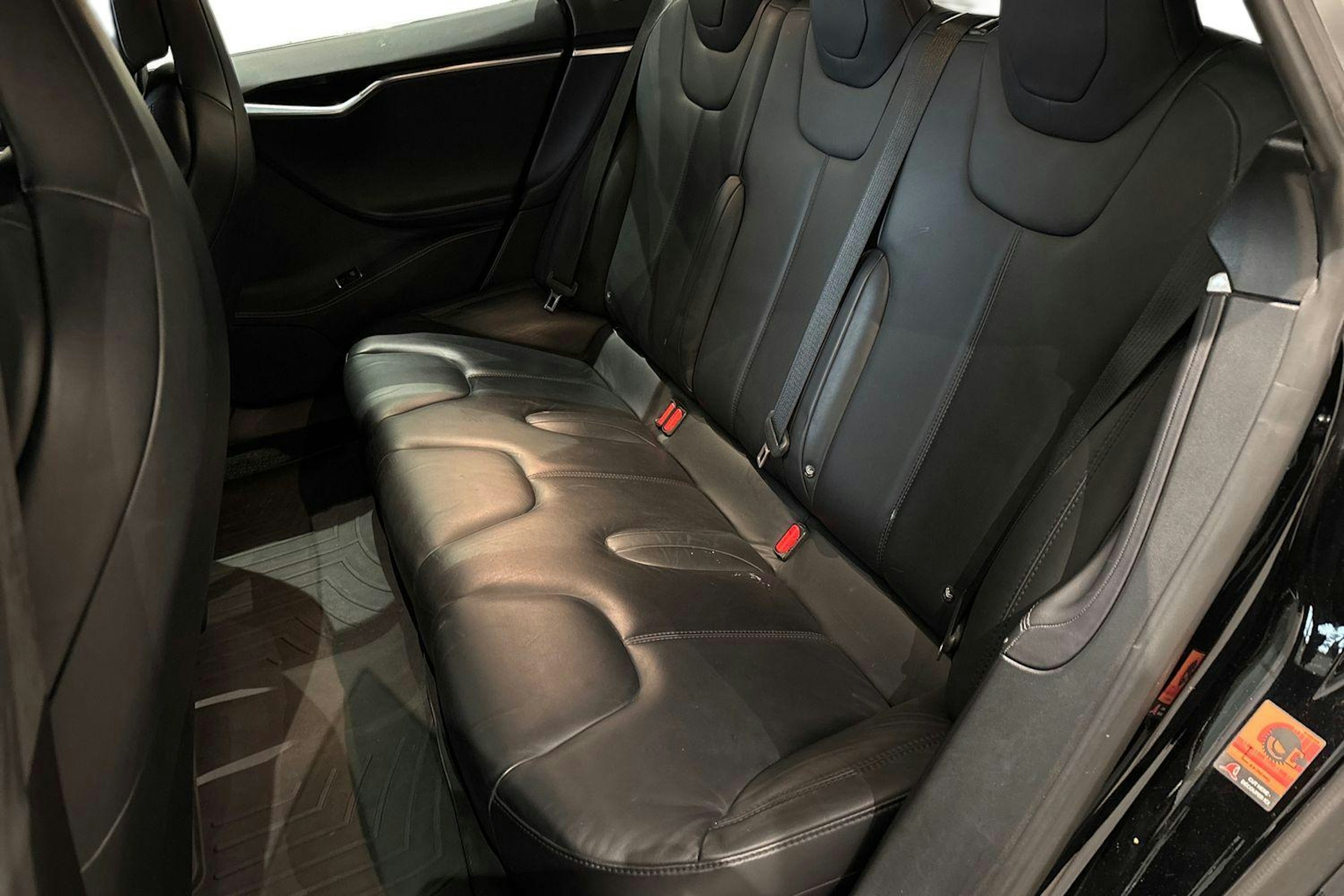 musta Tesla Model S 2017 kuva 8.