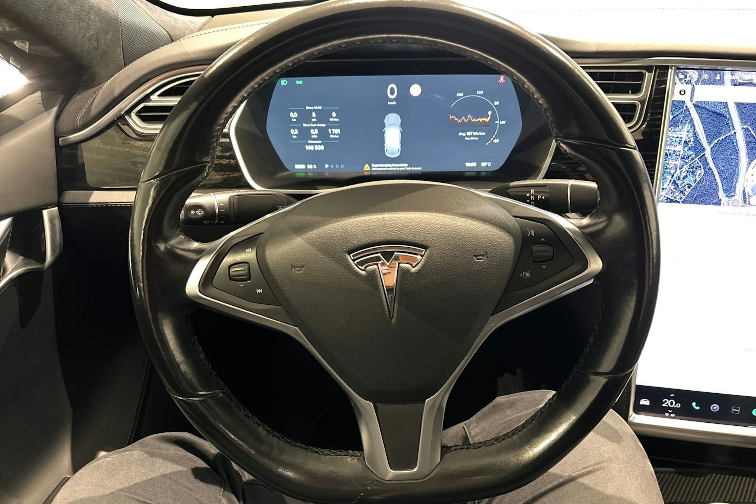 musta Tesla Model S 2017 kuva 21.