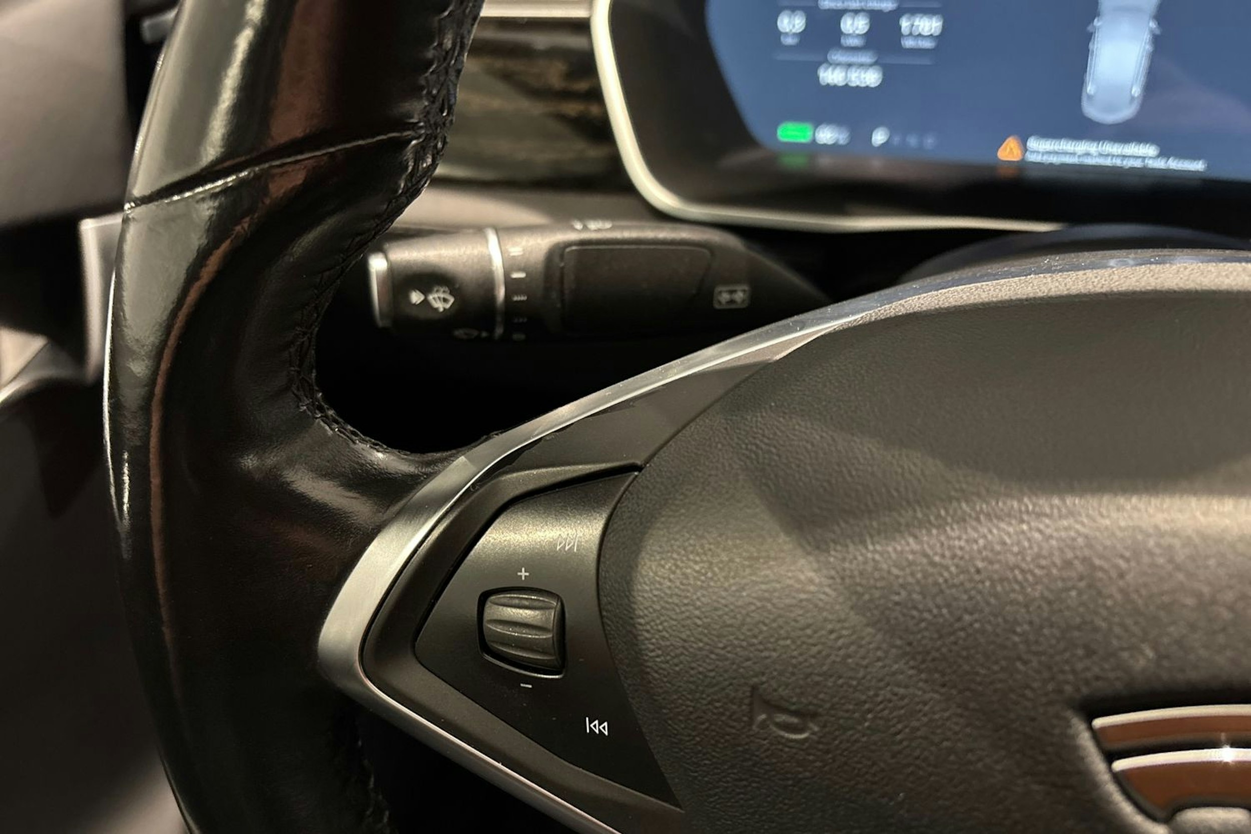 musta Tesla Model S 2017 kuva 22.