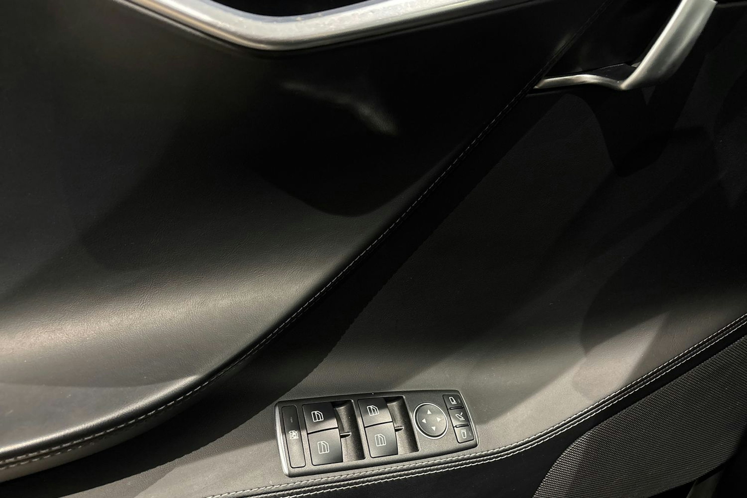 musta Tesla Model S 2017 kuva 24.