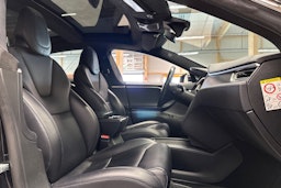 musta Tesla Model S 2017 kuva 13.