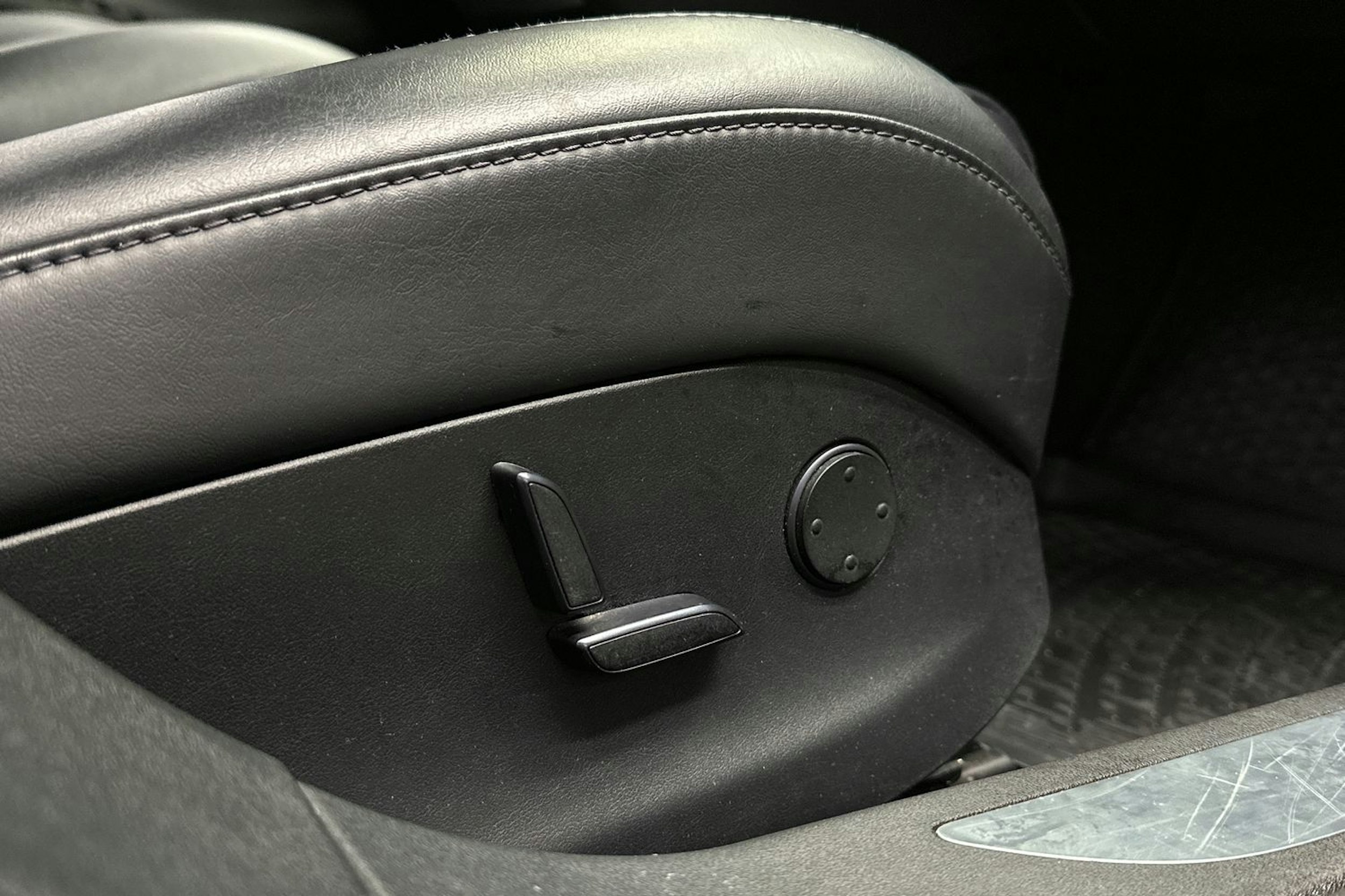 musta Tesla Model S 2017 kuva 14.
