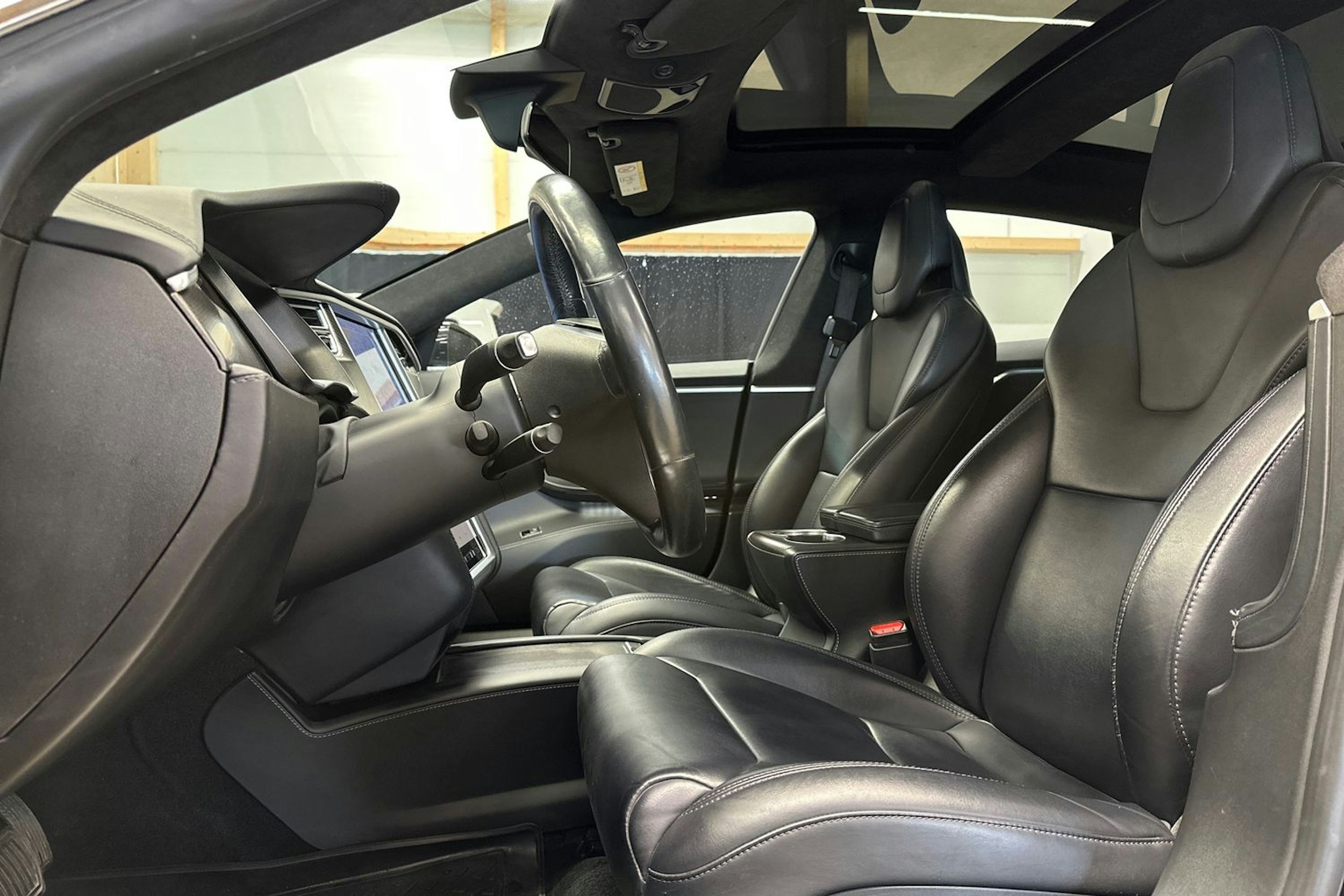 musta Tesla Model S 2017 kuva 16.