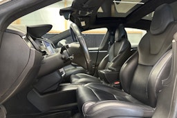 musta Tesla Model S 2017 kuva 16.