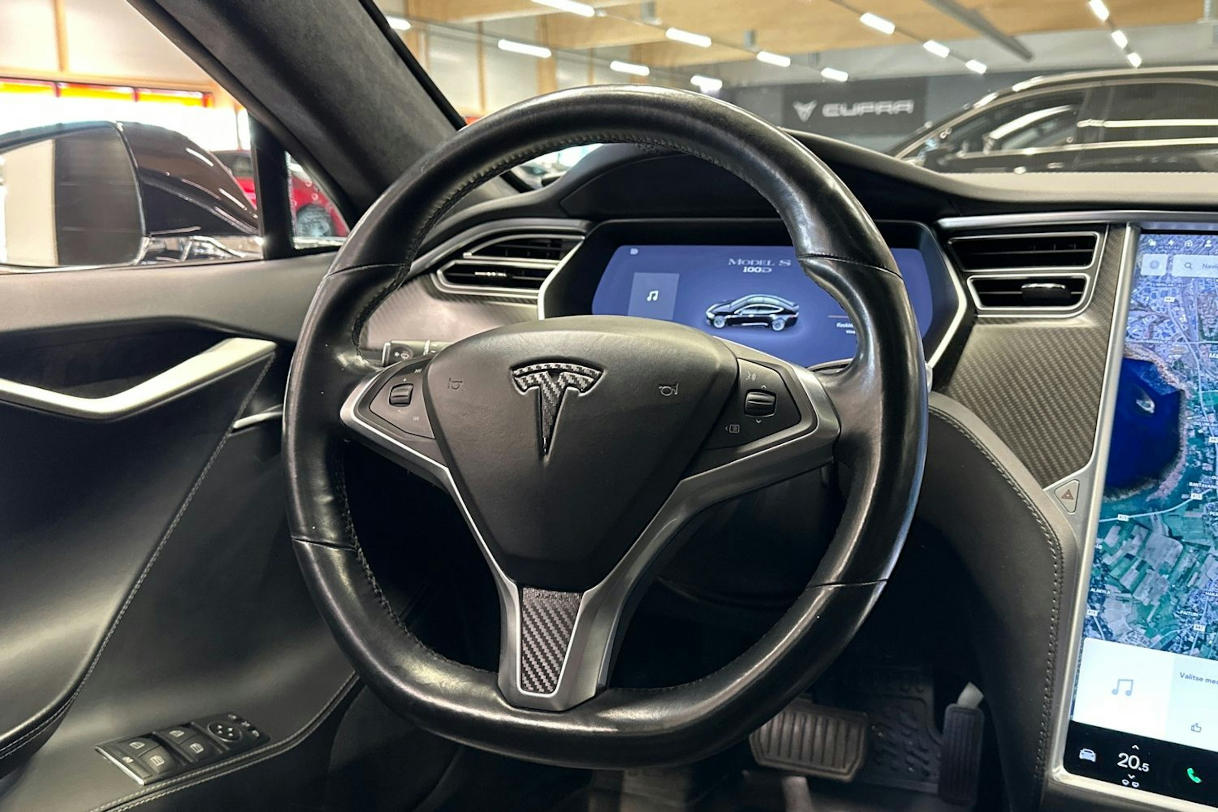 musta Tesla Model S 2017 kuva 28.