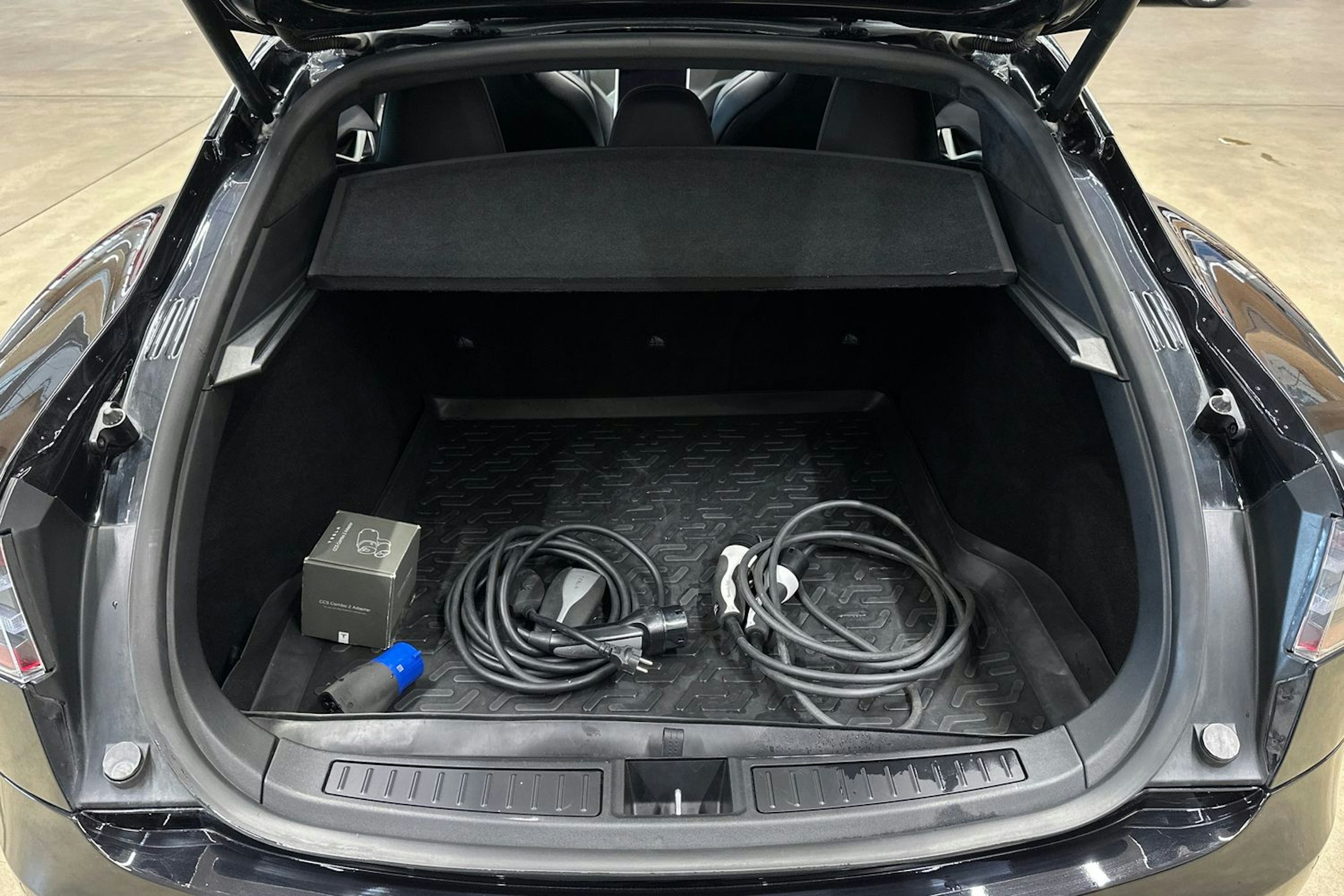 musta Tesla Model S 2017 kuva 32.