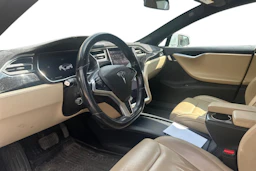 valkoinen Tesla Model S 2017 kuva 3.