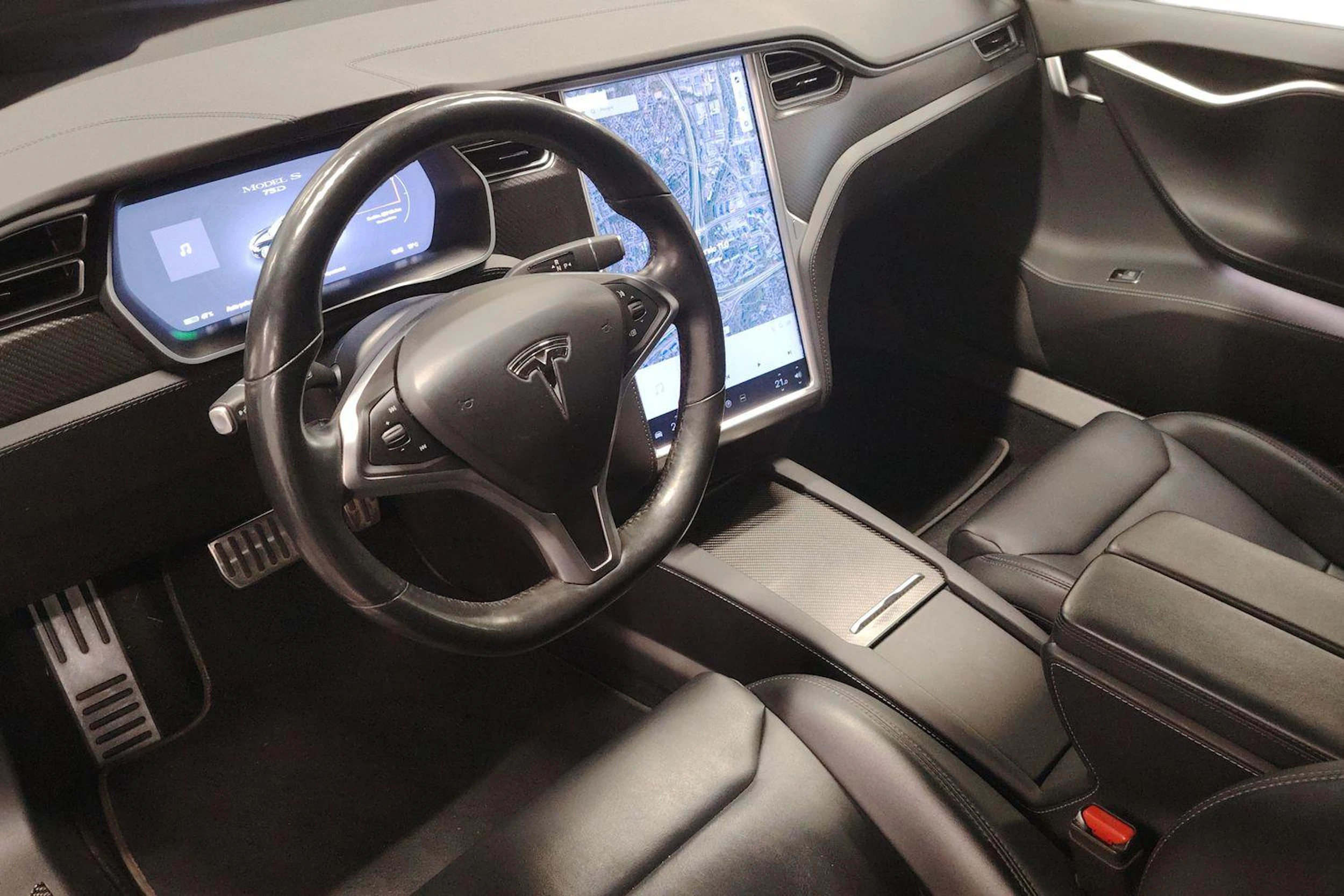Musta Tesla Model S 2017 kuva 3.