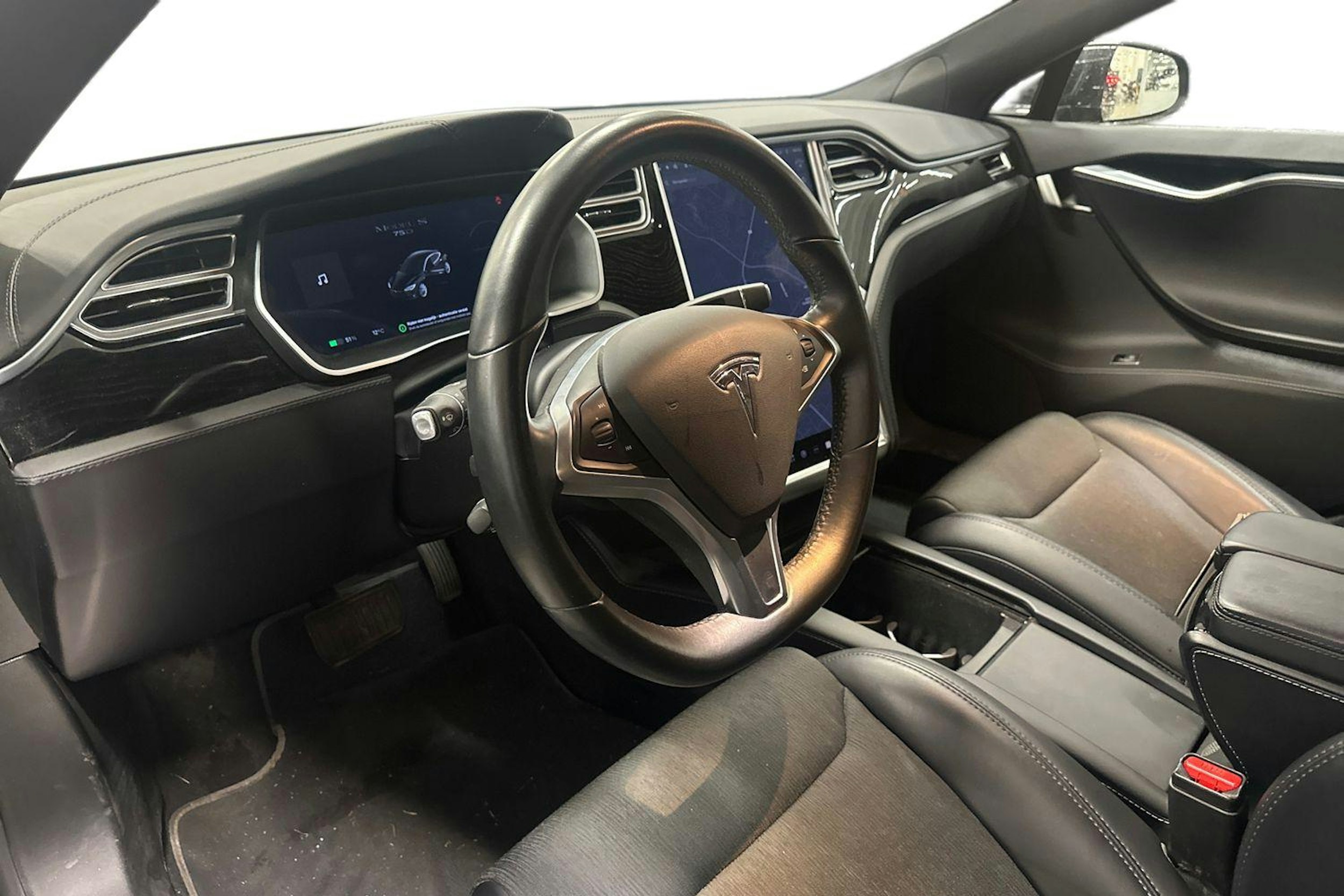 Musta Tesla Model S 2018 kuva 3.