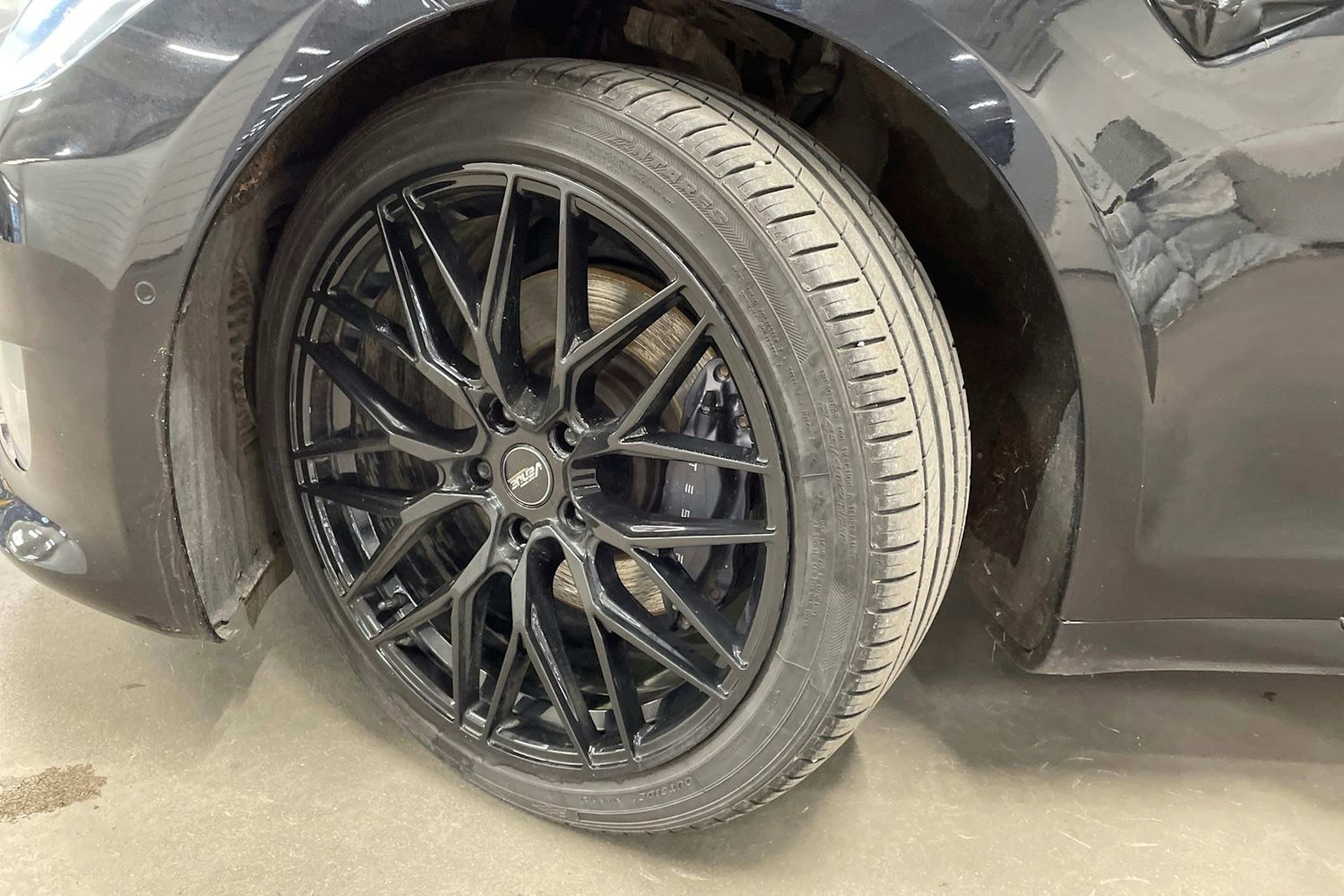 musta Tesla Model S 2018 kuva 13.