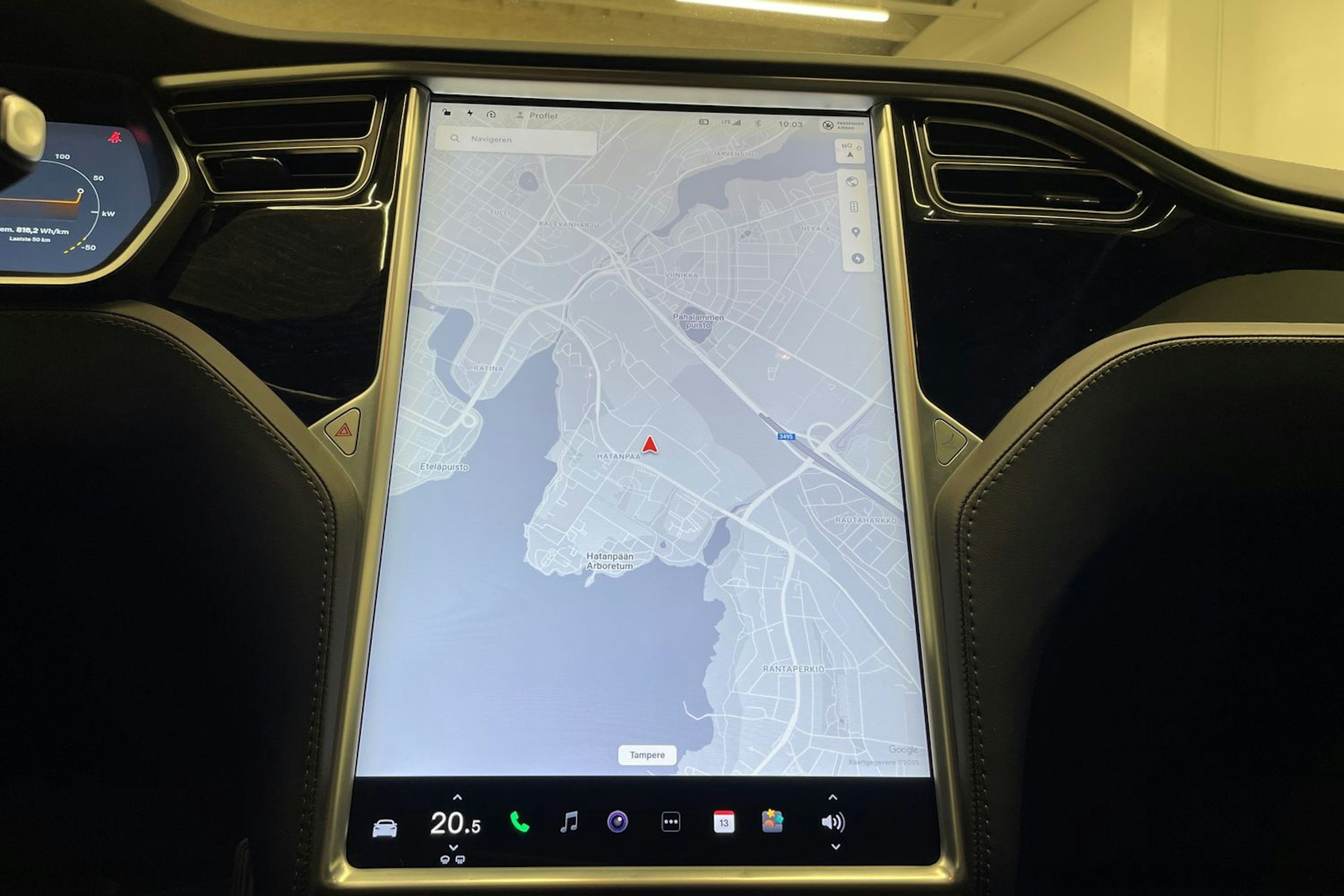 musta Tesla Model S 2018 kuva 17.