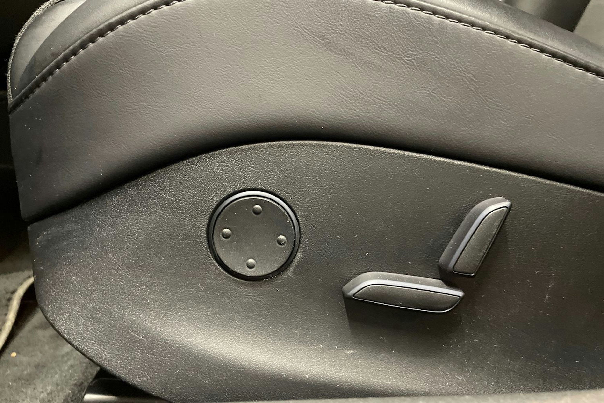 musta Tesla Model S 2018 kuva 23.