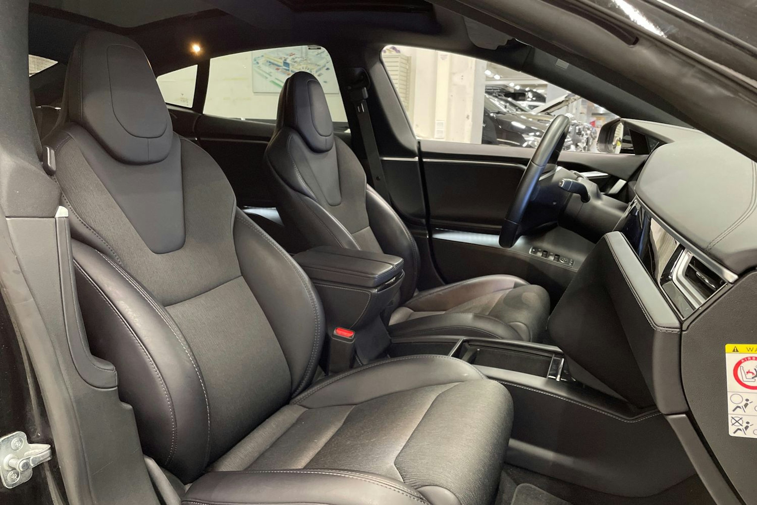 musta Tesla Model S 2018 kuva 26.