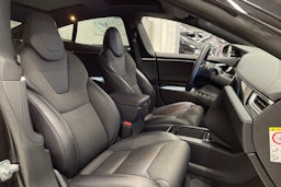 musta Tesla Model S 2018 kuva 26.