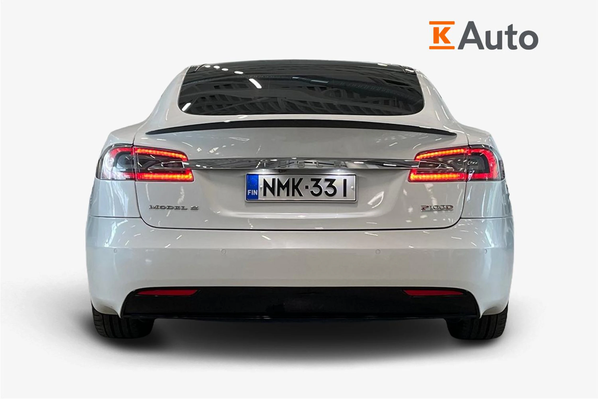 Valkoinen Tesla Model S 2018 kuva 4.
